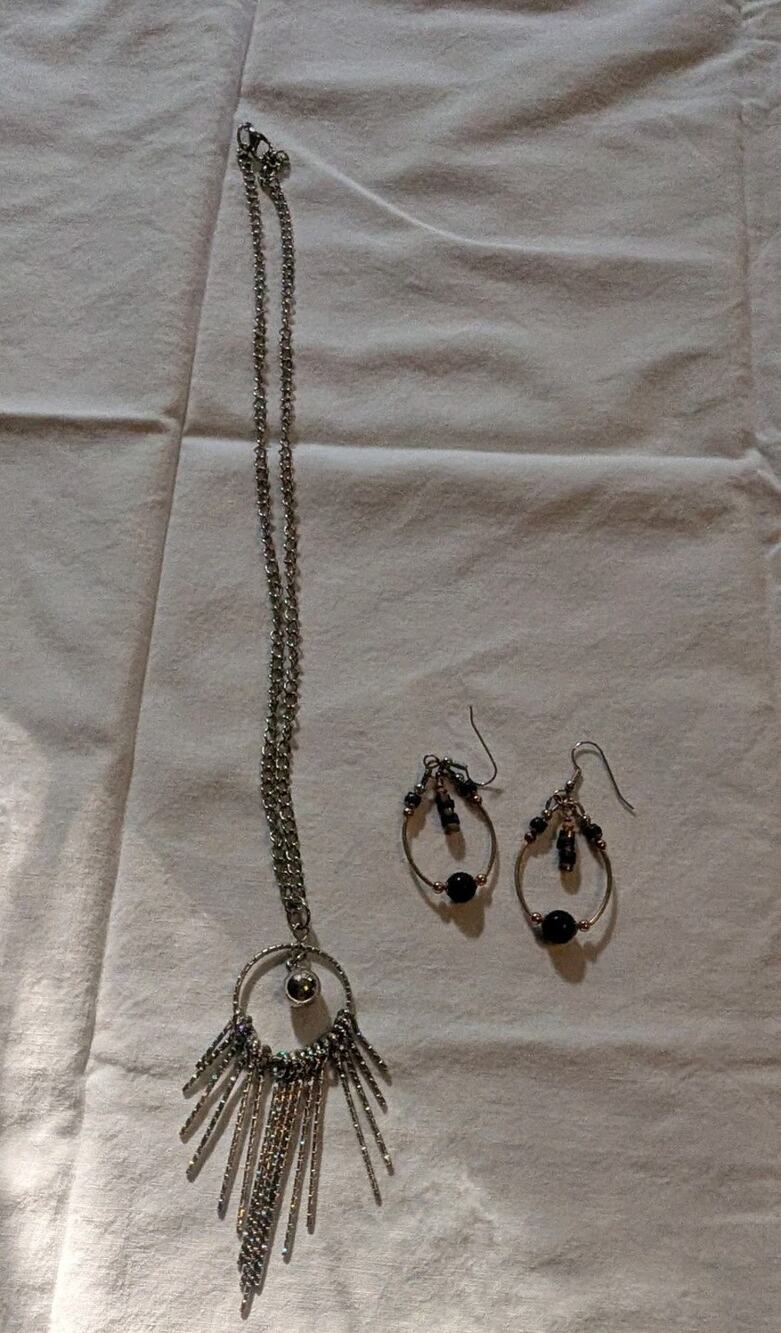 silver-tone chain necklace circular pendant Dangling & Gold Blue Beaded Earrings